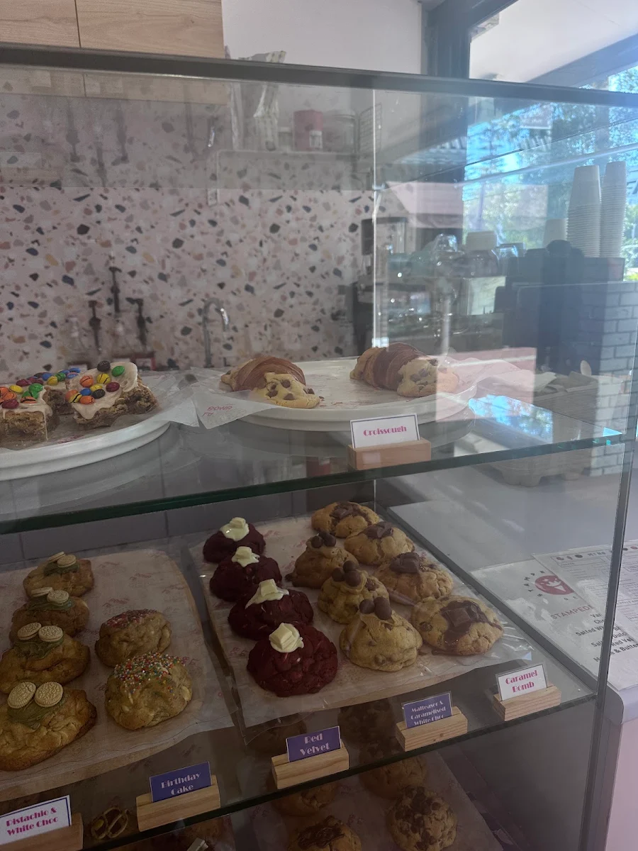 Vibe, La Bomb Cookies & Gelato