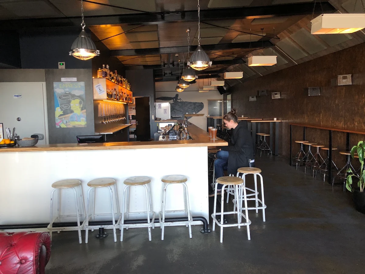 Vibe, Empress Craft Beer Bar