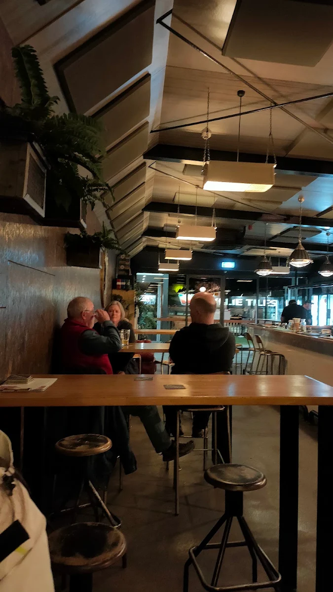 Vibe, Empress Craft Beer Bar