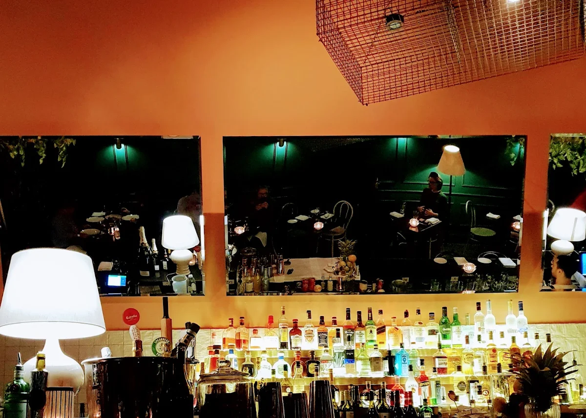 Vibe, Luke's Kitchen at Kimpton Margot Hotel Sydney