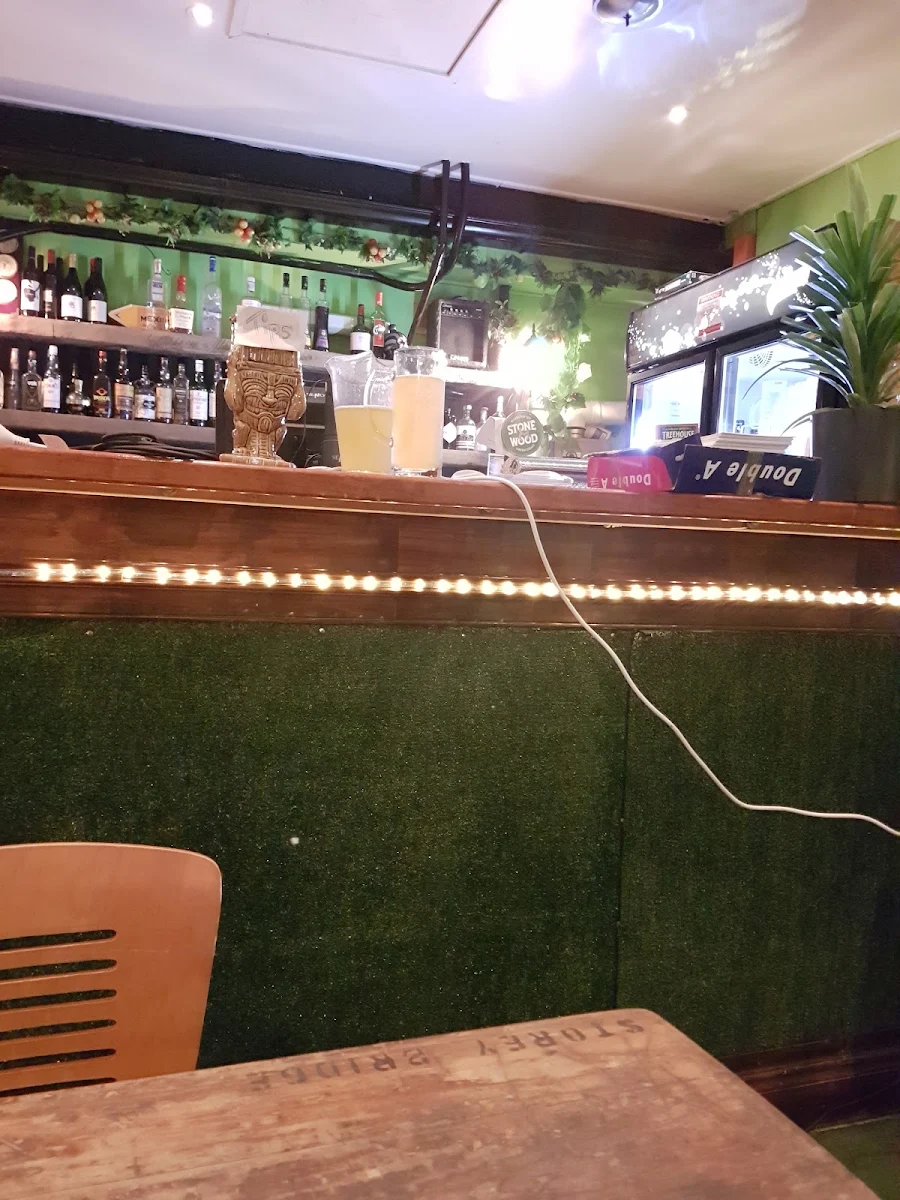 Vibe, Shady Palms Cafe & Bar