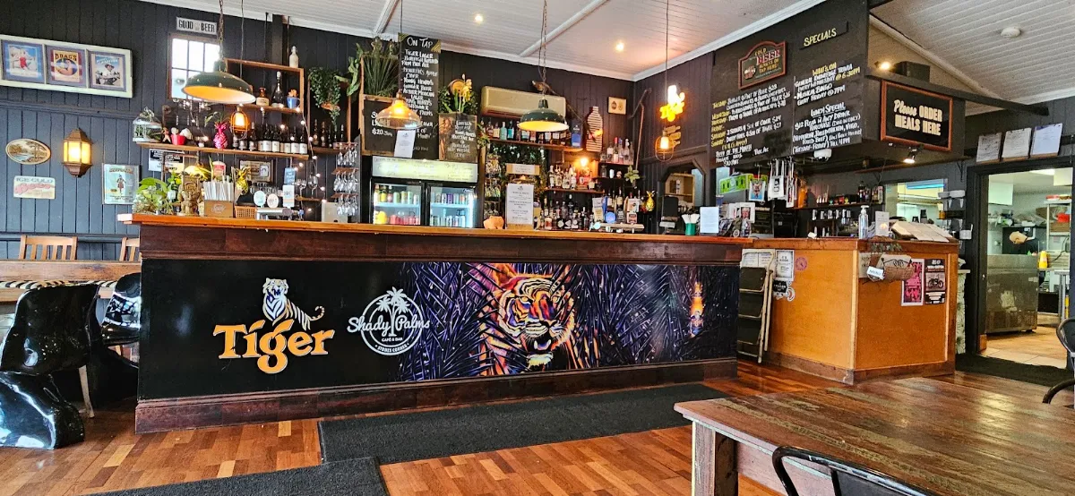 Vibe, Shady Palms Cafe & Bar