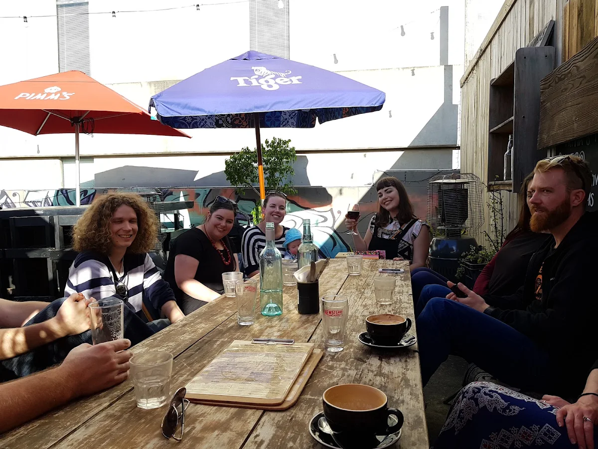 Vibe, Shady Palms Cafe & Bar