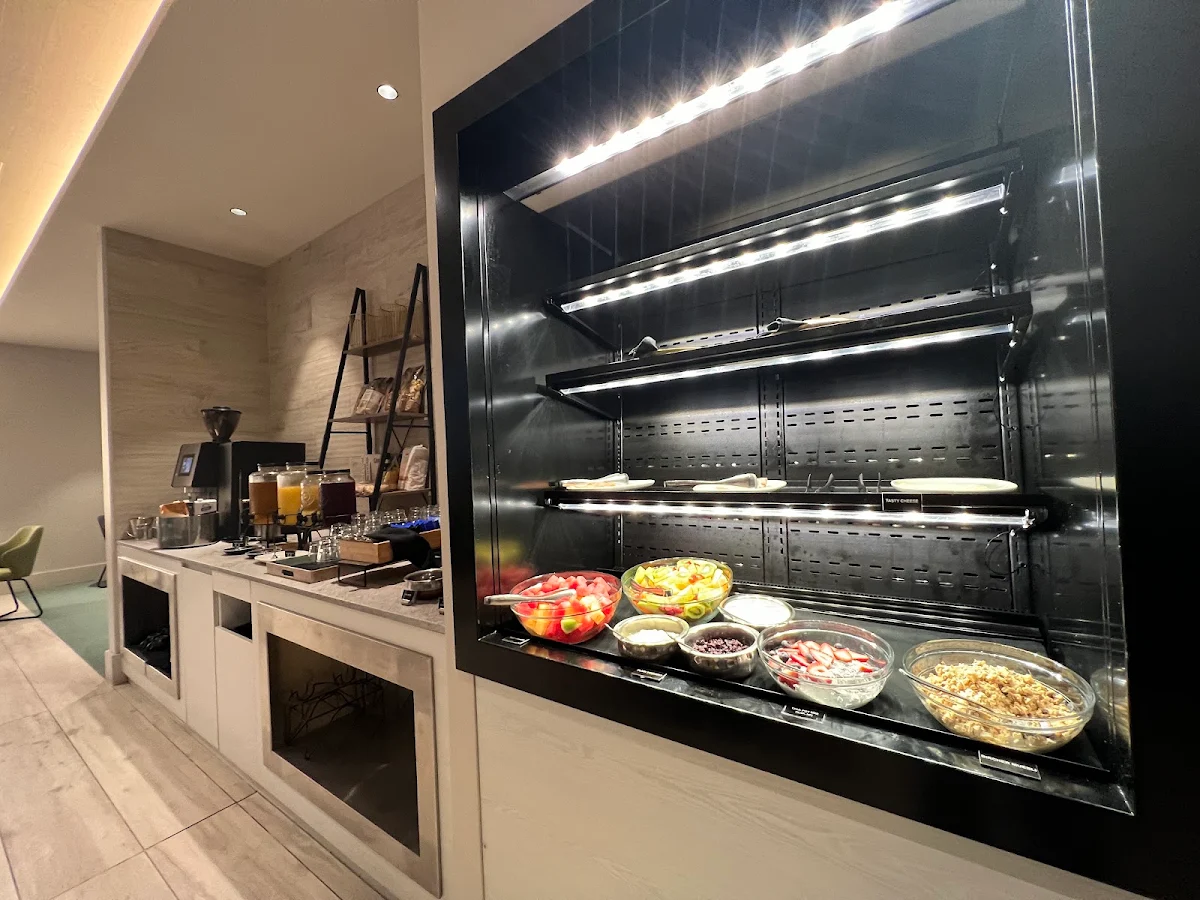 Vibe, Restaurant Two14