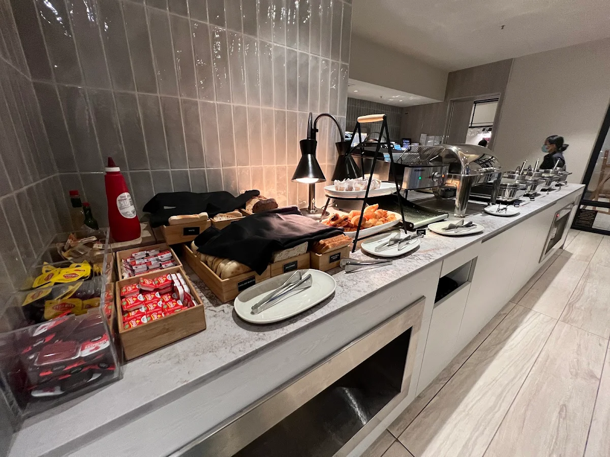 Vibe, Restaurant Two14