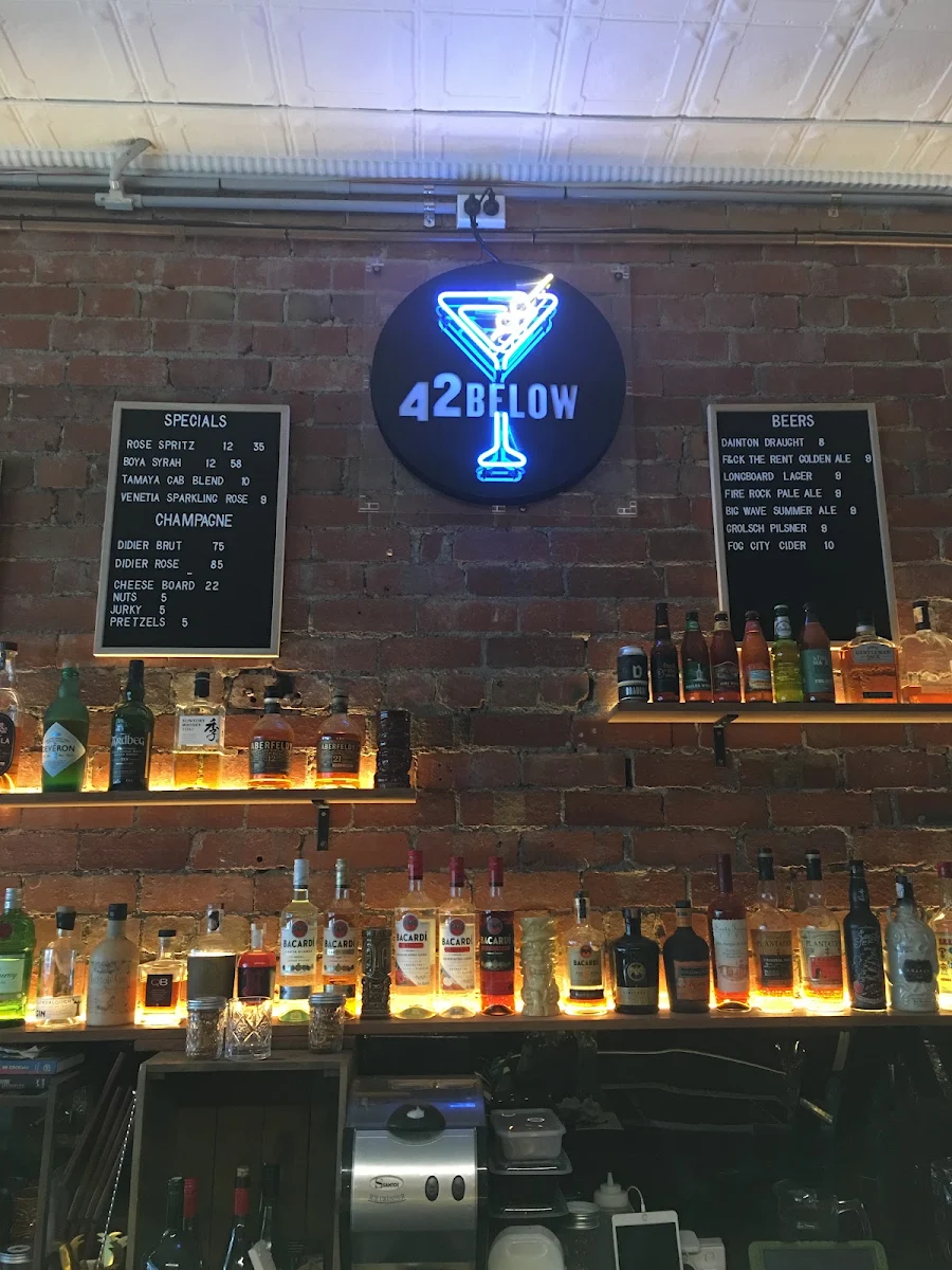 Menu, Sparrows Bar