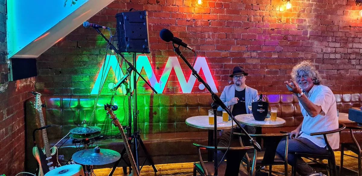 Vibe, Sparrows Bar