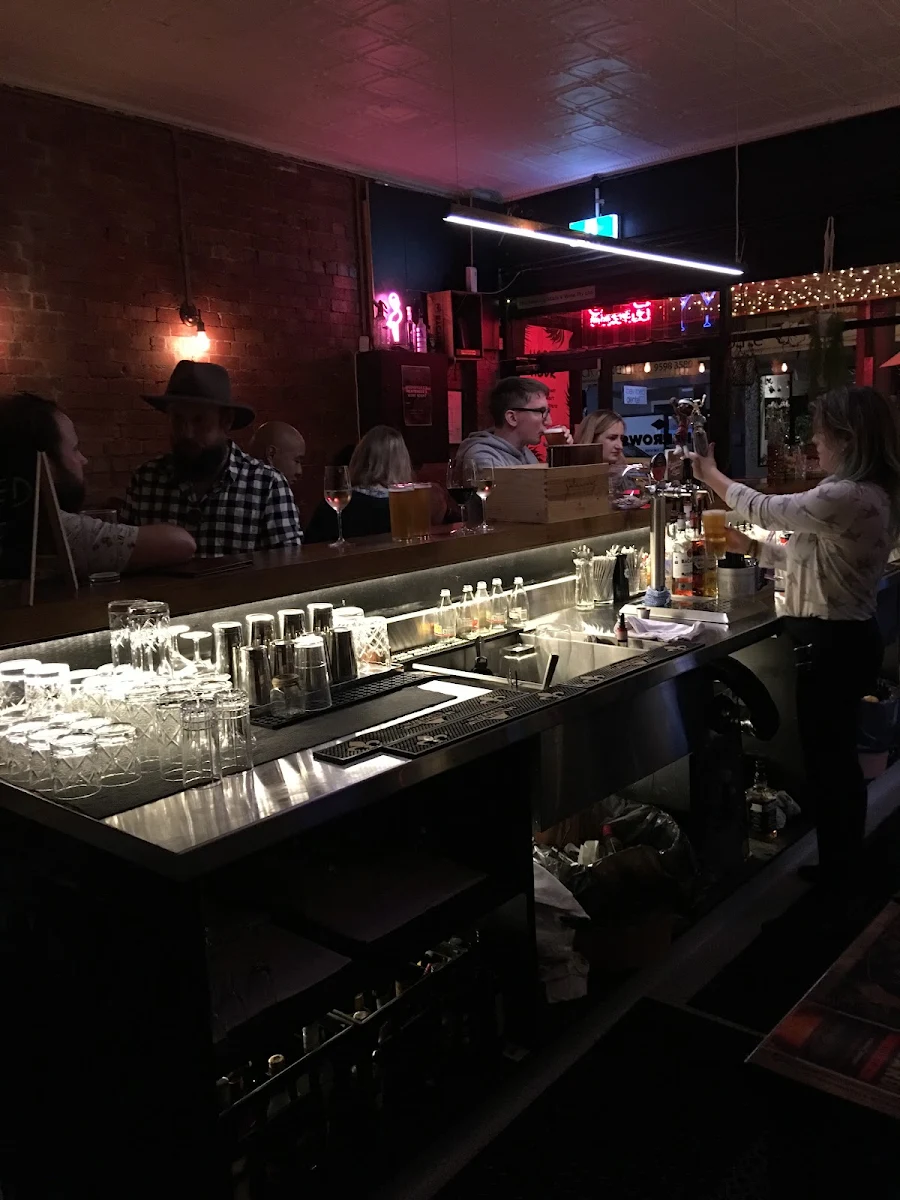 Vibe, Sparrows Bar