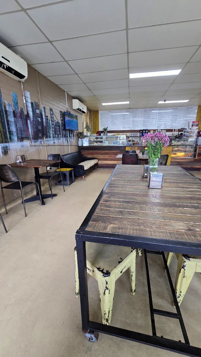 Vibe, Industri Cafè