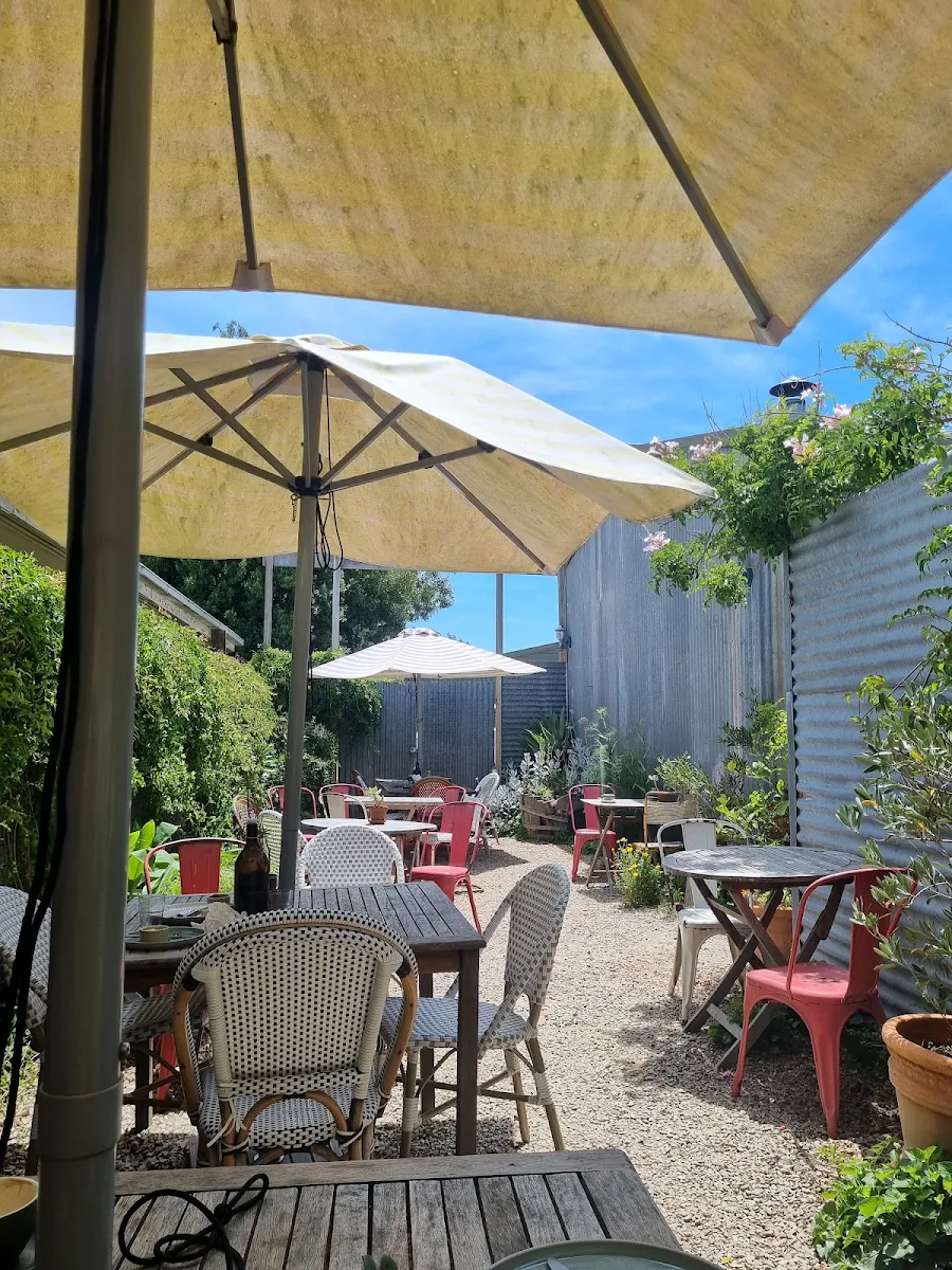 Vibe, Willa Coffee Shop