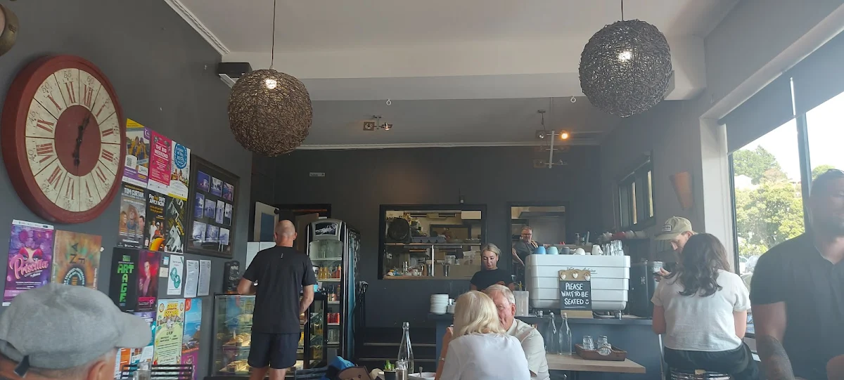 Vibe, Cuccina Cafe Restaurant