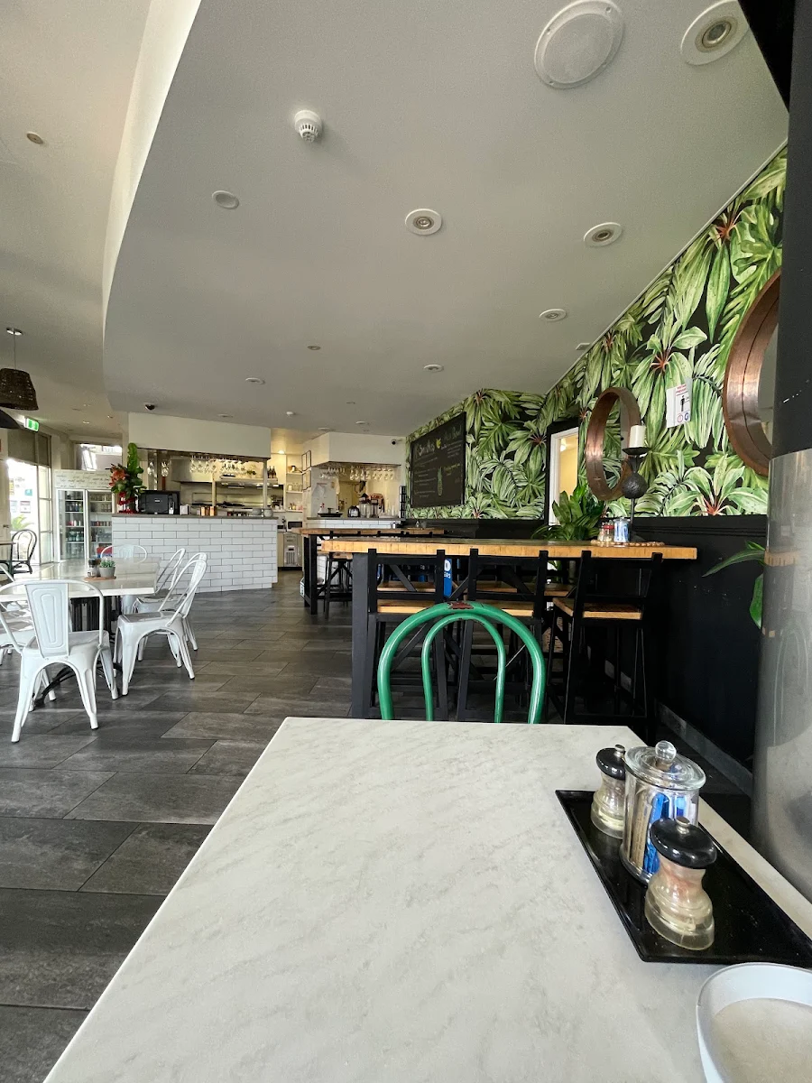 Vibe, Little Bloomfield Cafe & Wine Bar