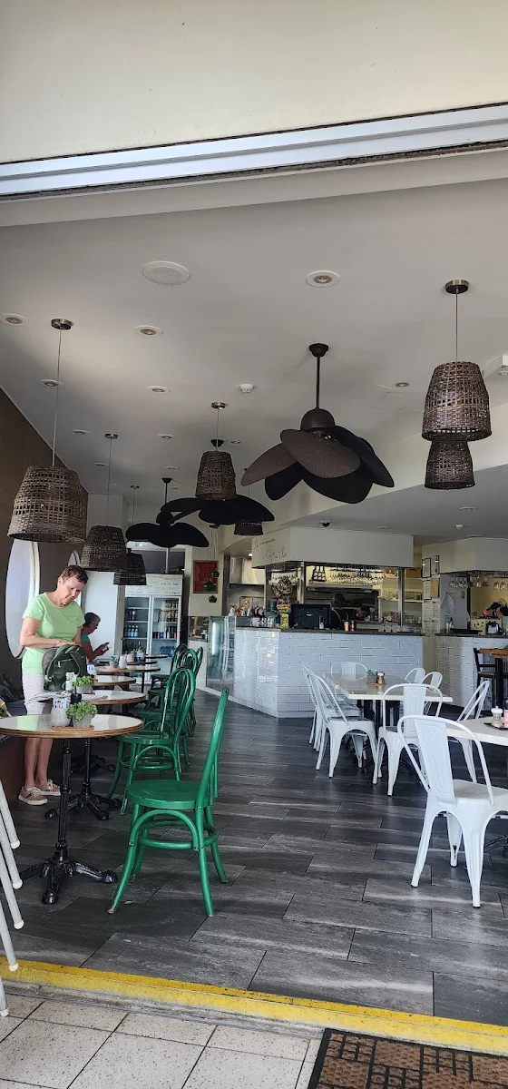 Vibe, Little Bloomfield Cafe & Wine Bar