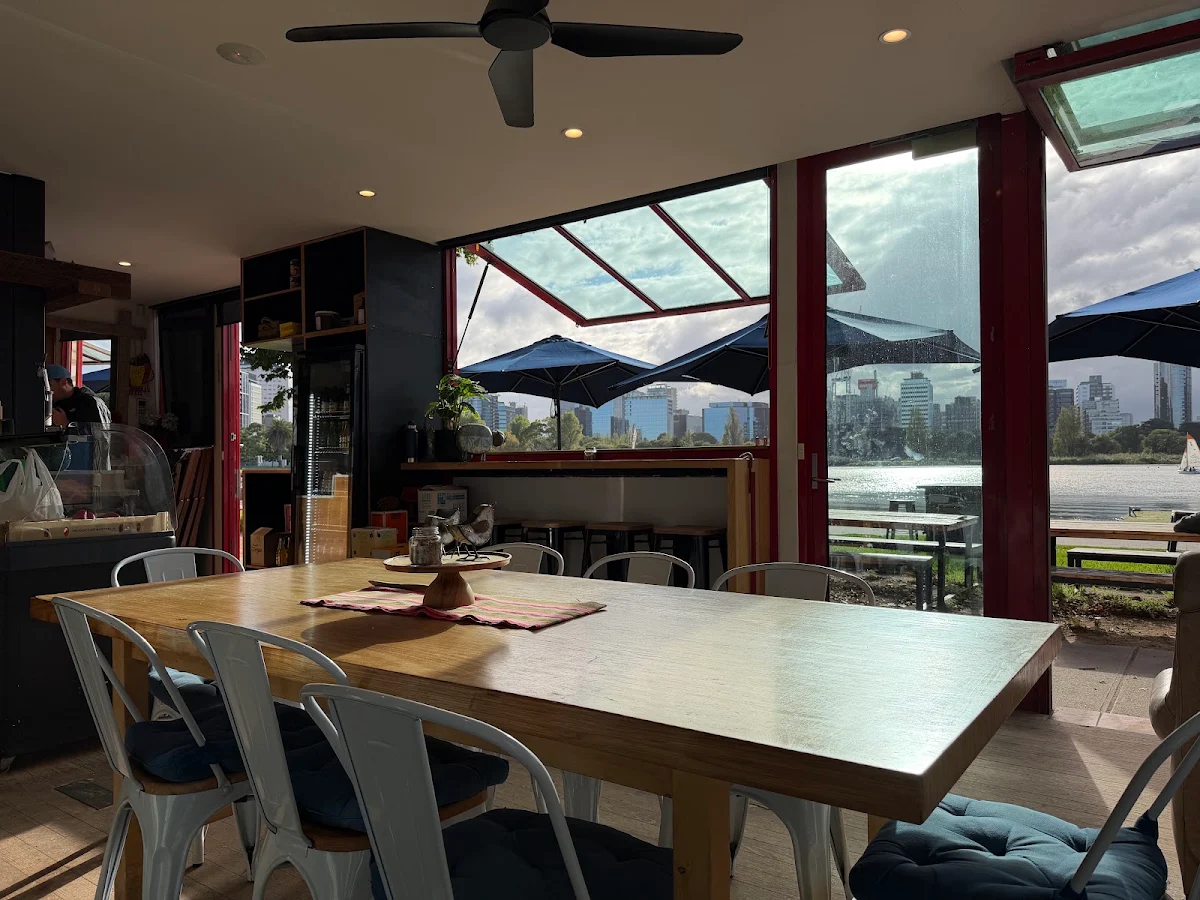 Vibe, Boatshed Cafe
