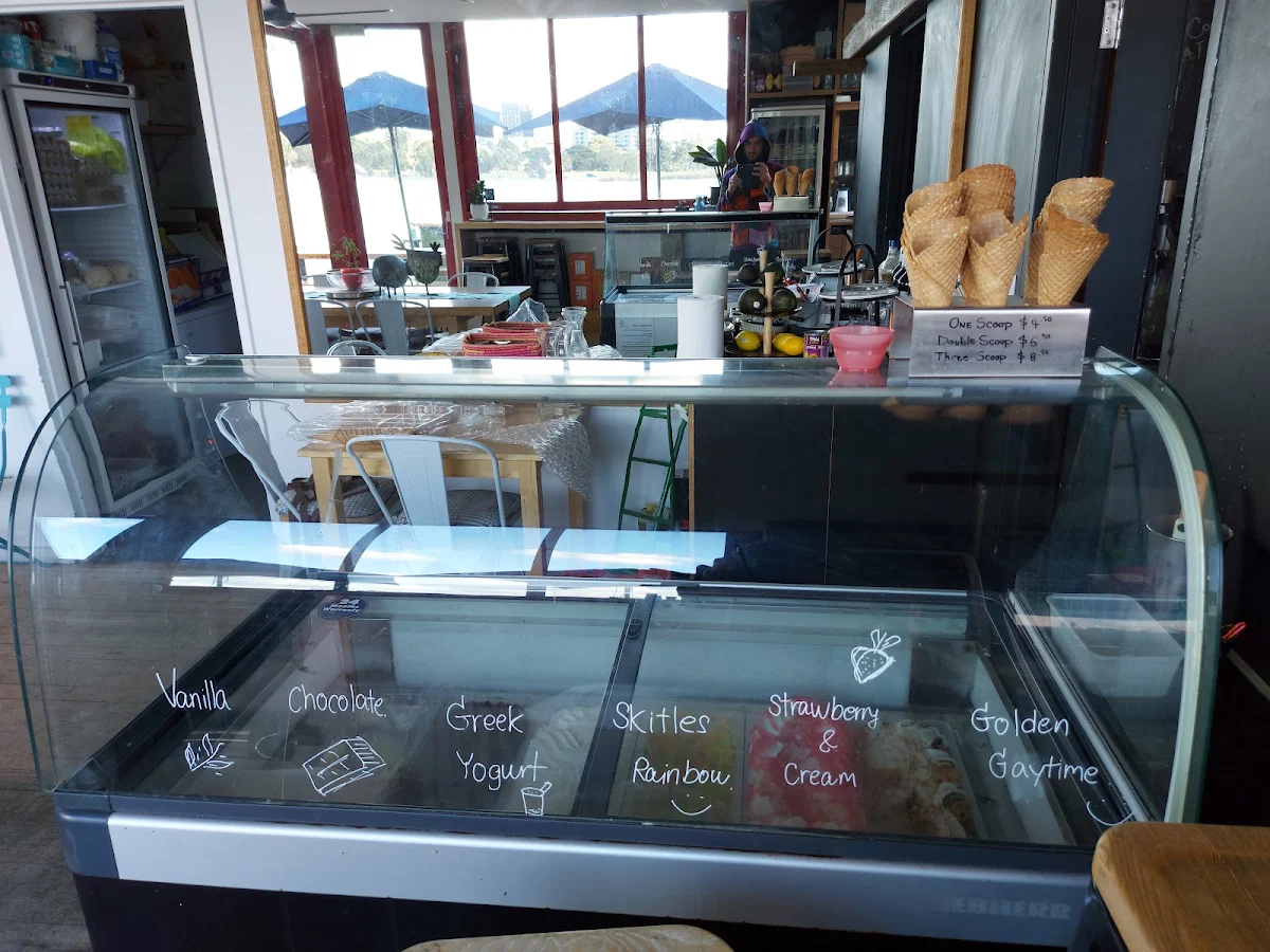 Vibe, Boatshed Cafe