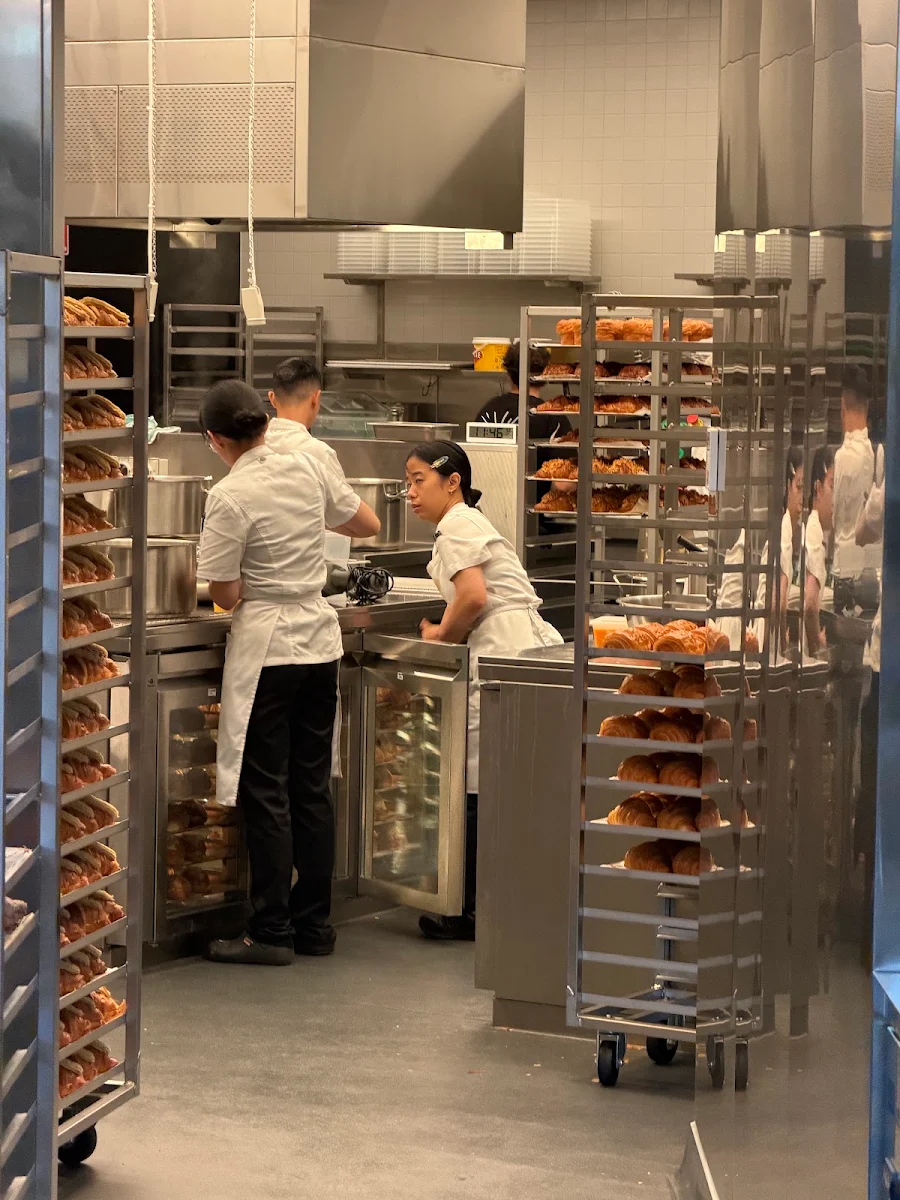 Vibe, Lune Croissanterie Melbourne CBD on Lonsdale