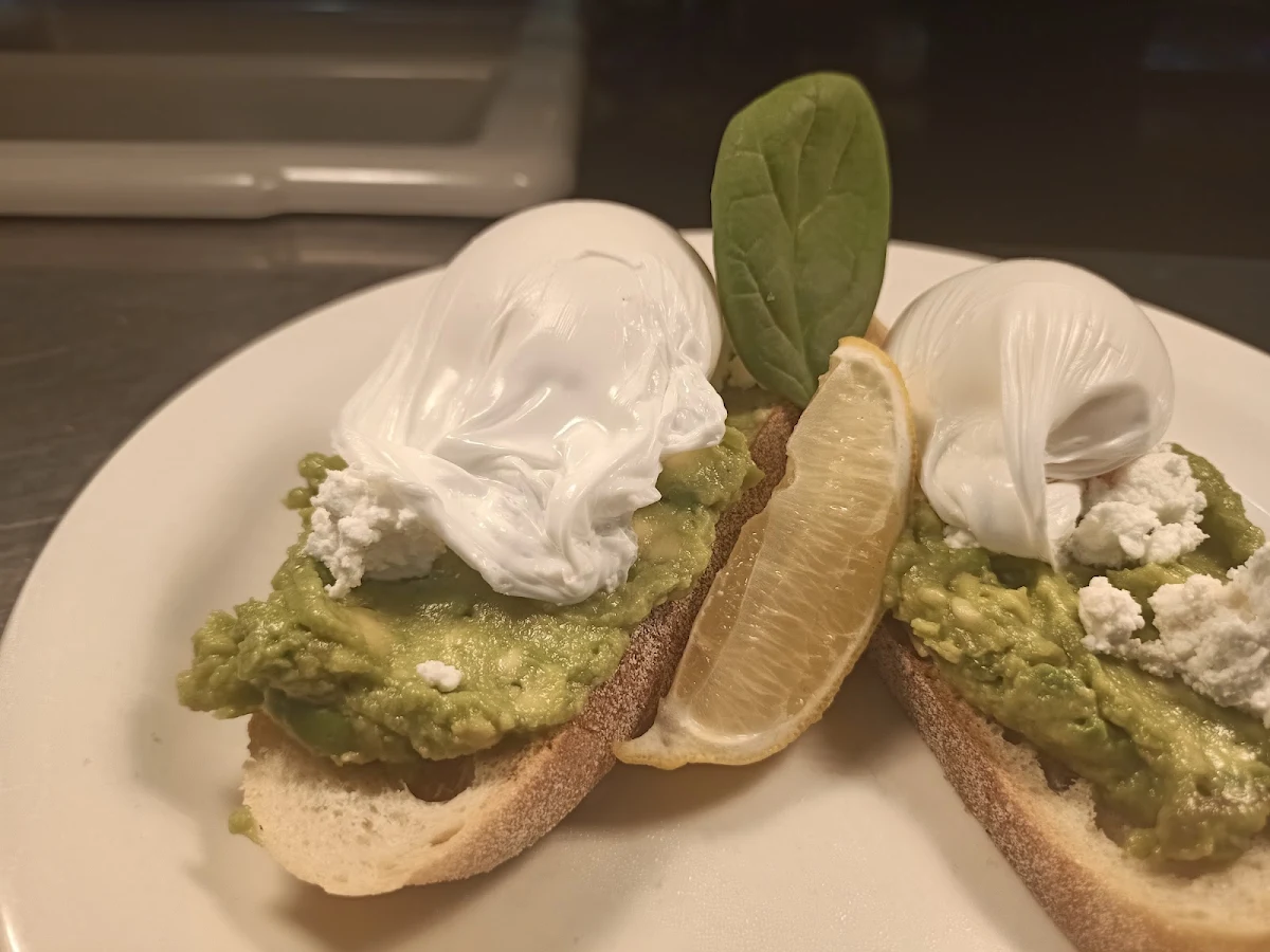Smashed Avocado, COPPER & CLOVE CAFÉ