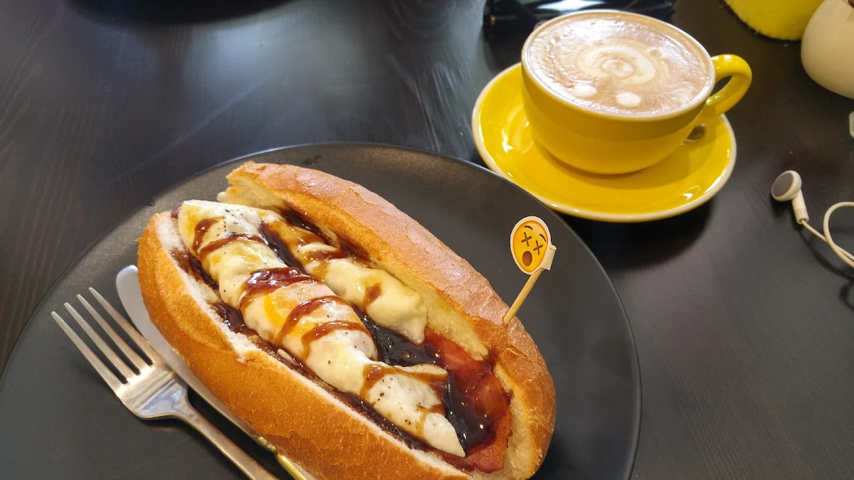 Breakfast Roll, Emoji Cafe