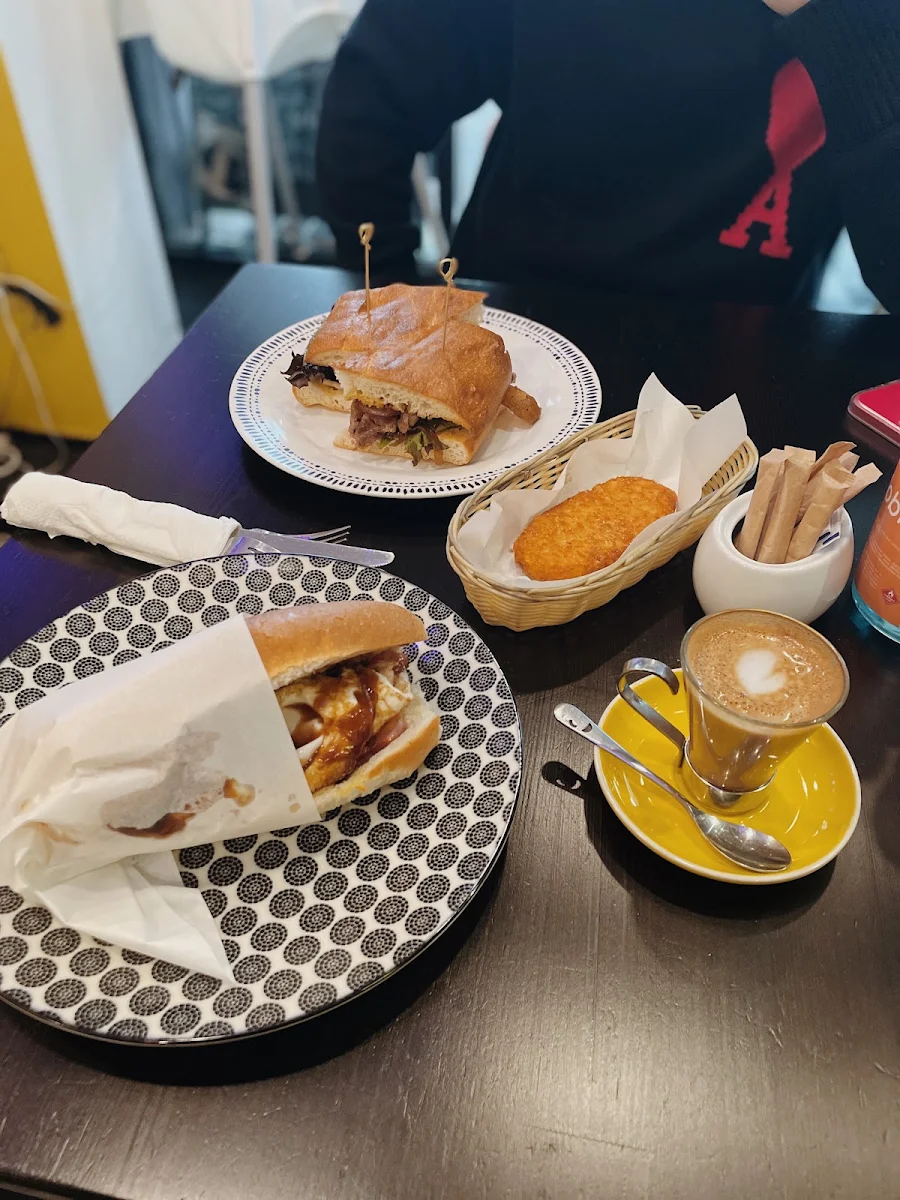 Highlights, Emoji Cafe