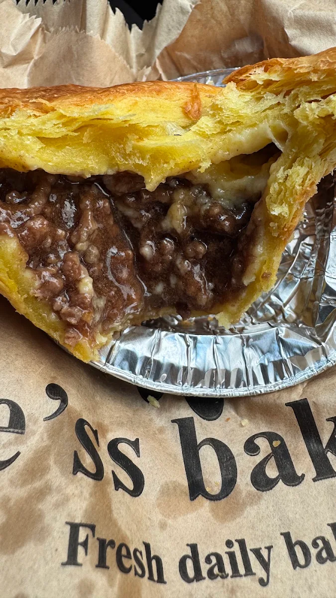 Plain Pie, Le'ss bakery