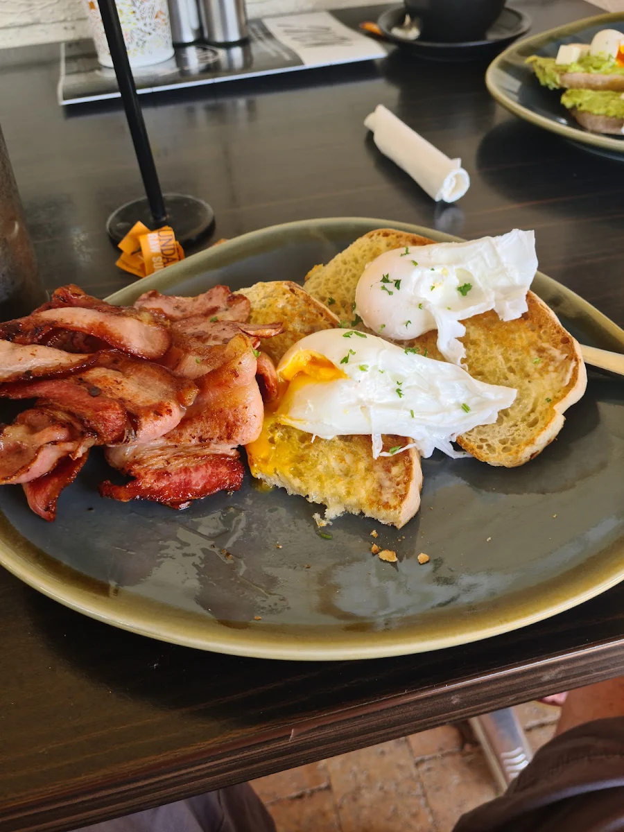 Poached Egg on Toast with Bacon