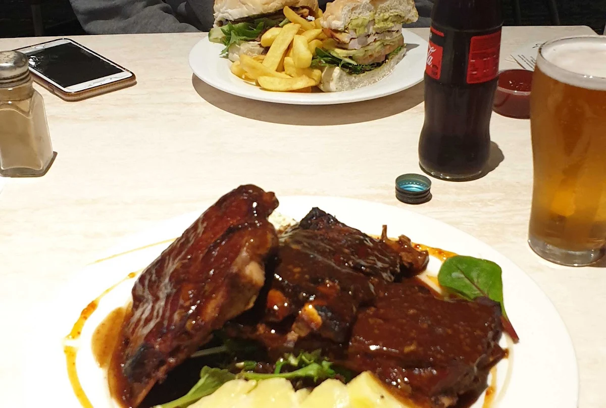 Rib Night, Budgewoi Hotel