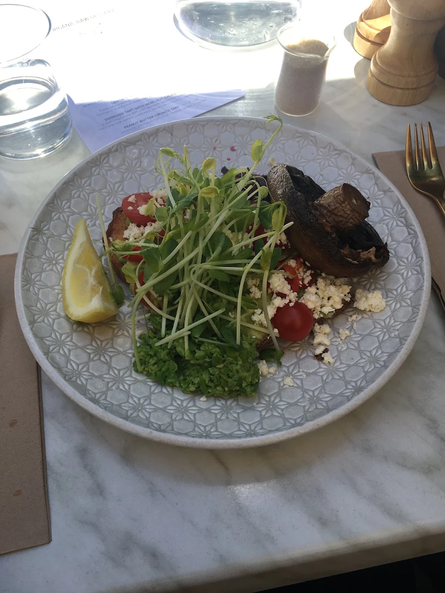 Great Coffee, Serotonin Eatery