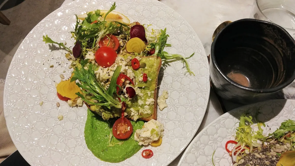 Smashed Avo, Serotonin Eatery