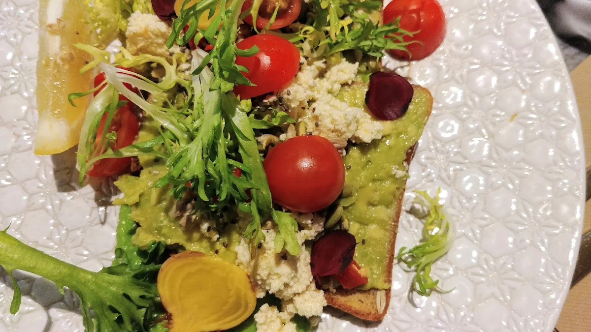 Smashed Avocado, Serotonin Eatery