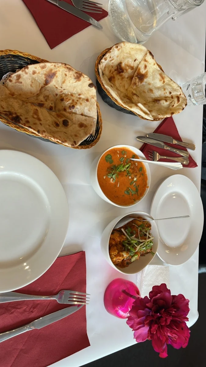 Butter Chicken Saffron Rice Garlic Naan & Papadums
