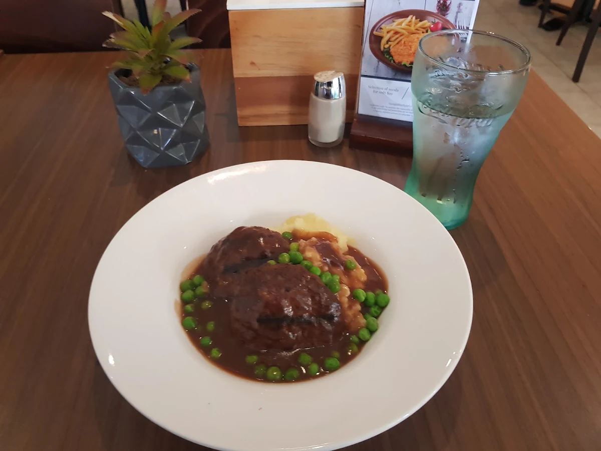 Rissoles Mash & Gravy Had to Ask for Peas with the 10 Lunch Special Shouldn't Have To