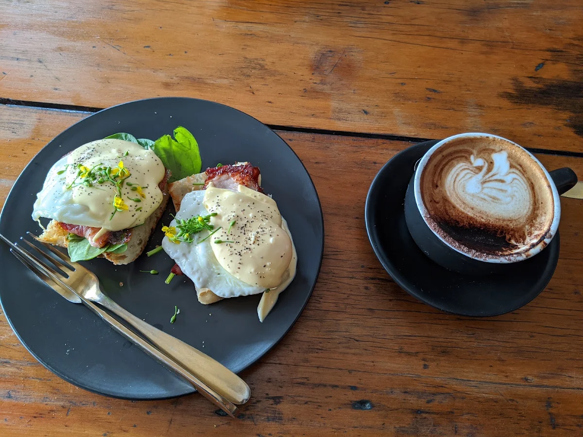 Eggs Benny