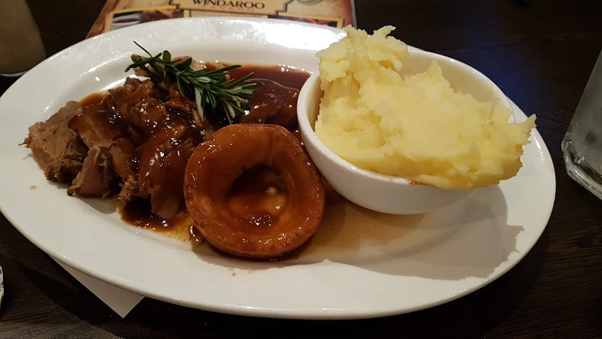 Roast Lamb, Windaroo Tavern
