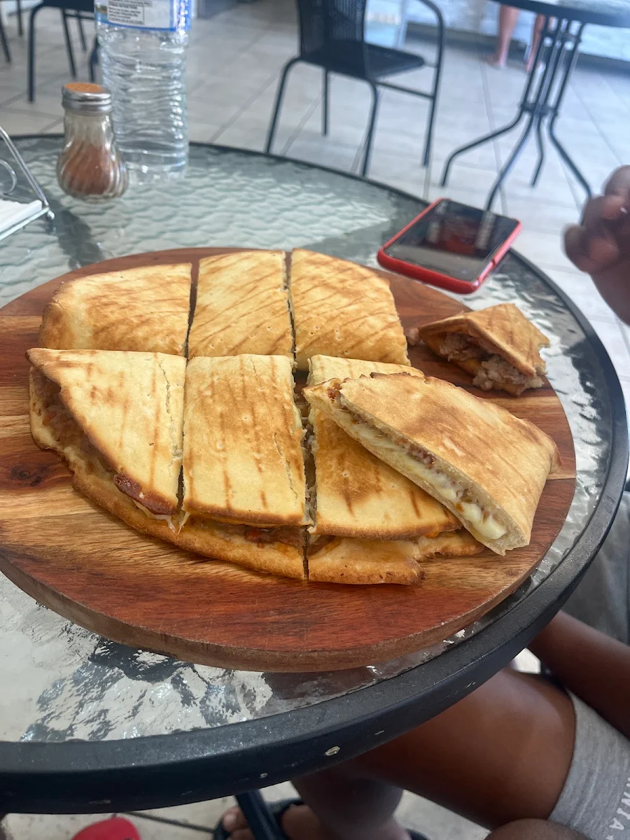 Manoosh, Munoochi Pizzeria
