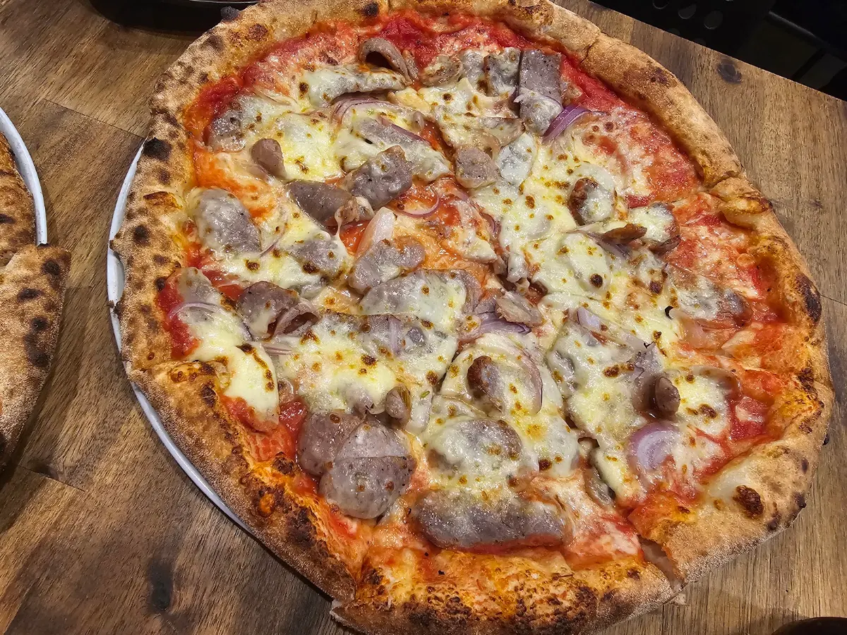 Highlights, Lorena Pizzeria Locale