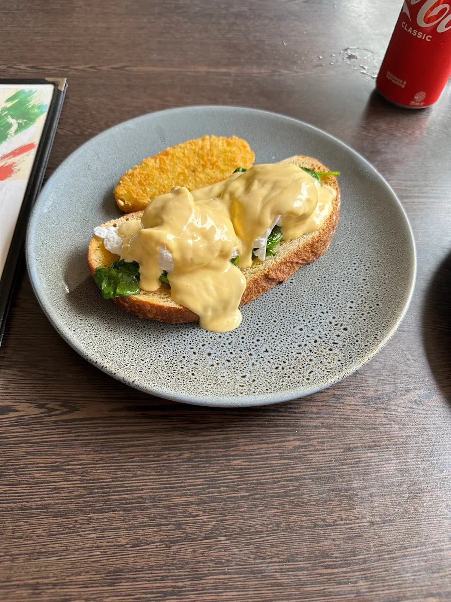 Eggs Benedict, La Costa Restaurant