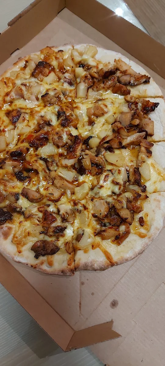 Chicken or Lamb Pineapple Pizza