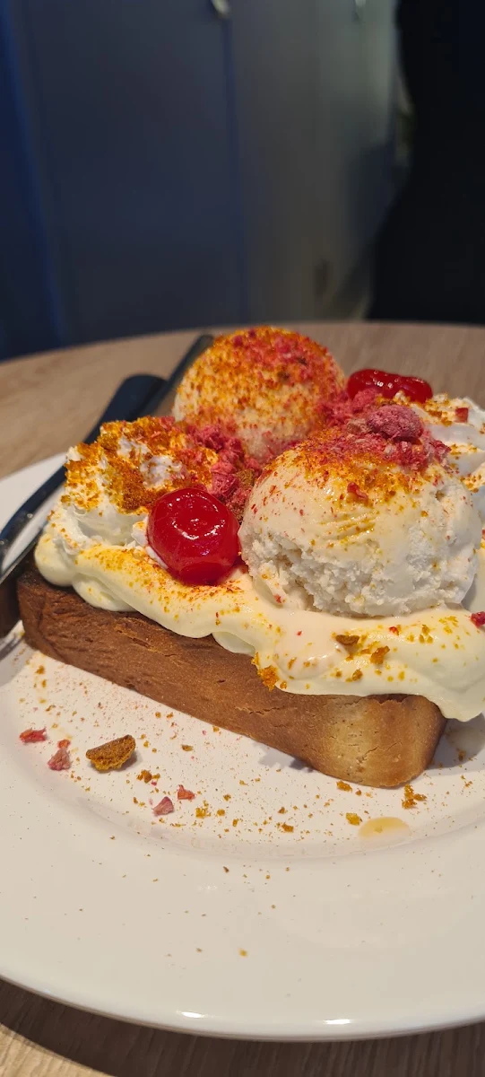 Highlights, Honey Toast Cafe