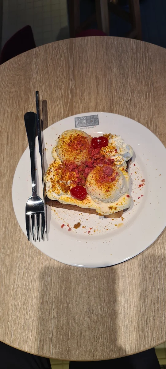 Highlights, Honey Toast Cafe