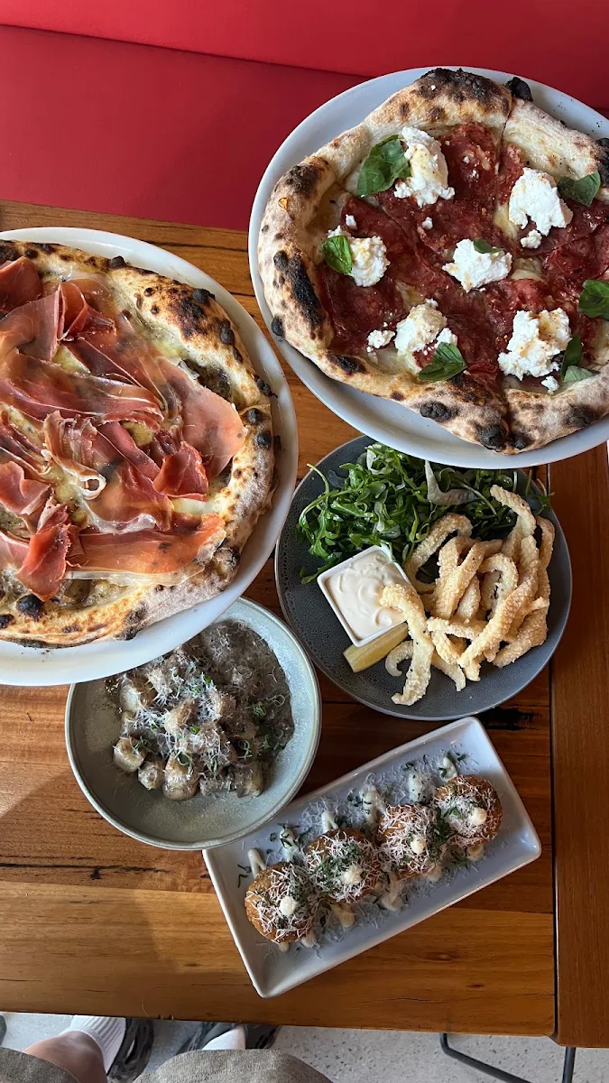 T17 Special Pizza