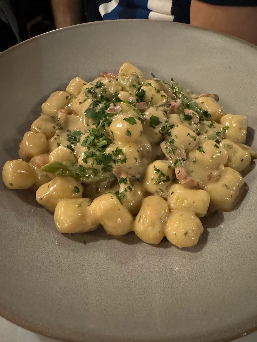 Gnocchi, TÁVOLA Restaurant