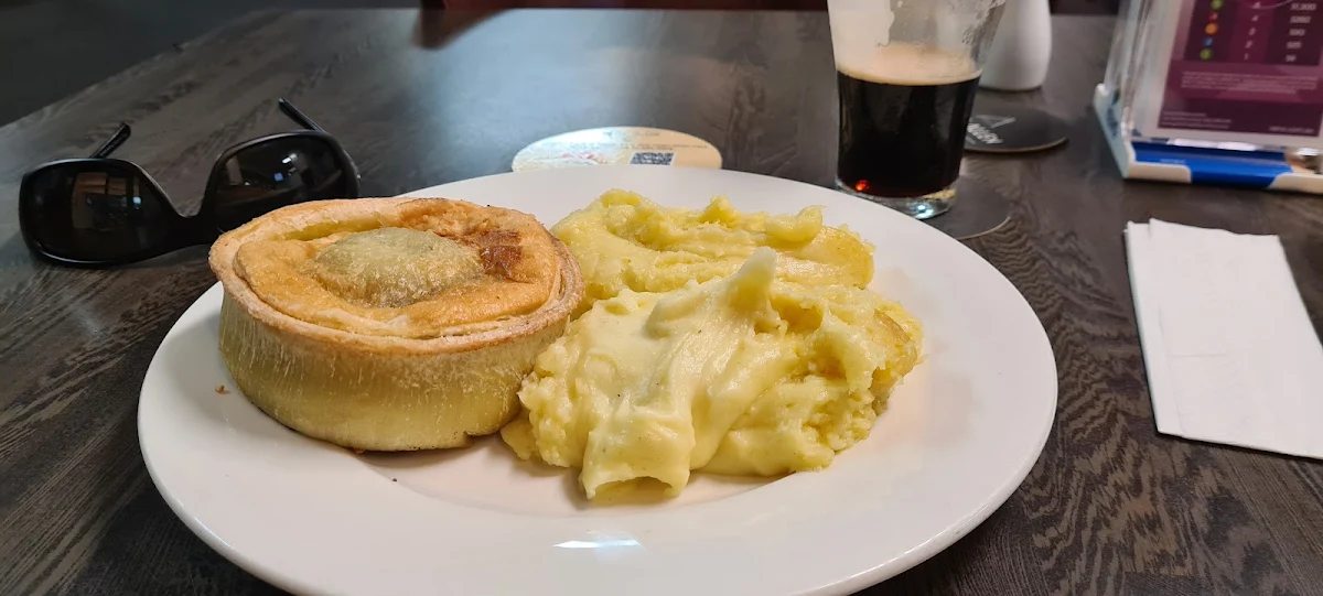 Pie and Mashed Potatoes, Hotel Allen