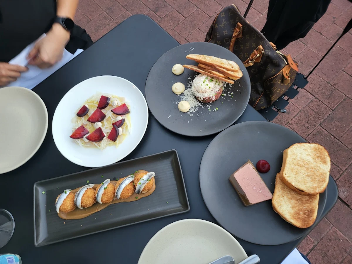 Tapas, Vincent Wine