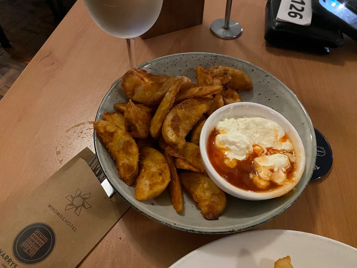 Wedges with Sour Cream and Sweet Chilli Sauce