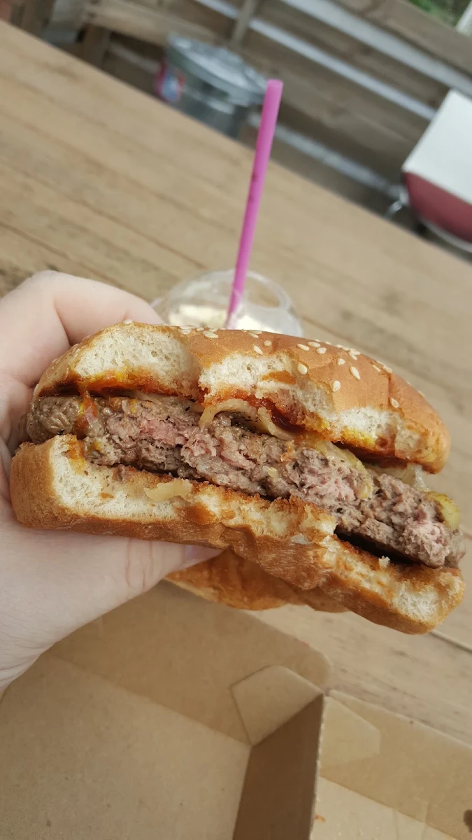 Cheeseburger, The Tucker Shop