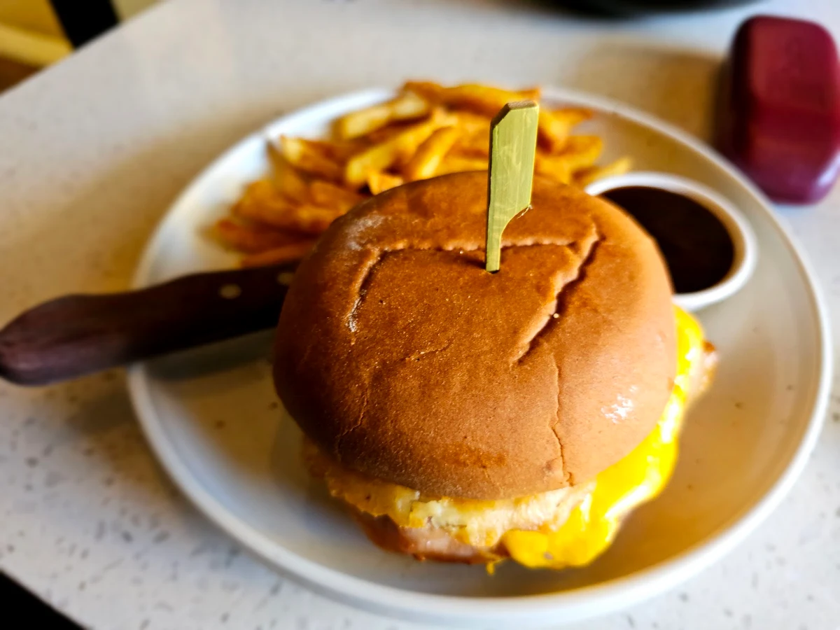 Beef Burger, Tapestry Bar at Fitzy’s