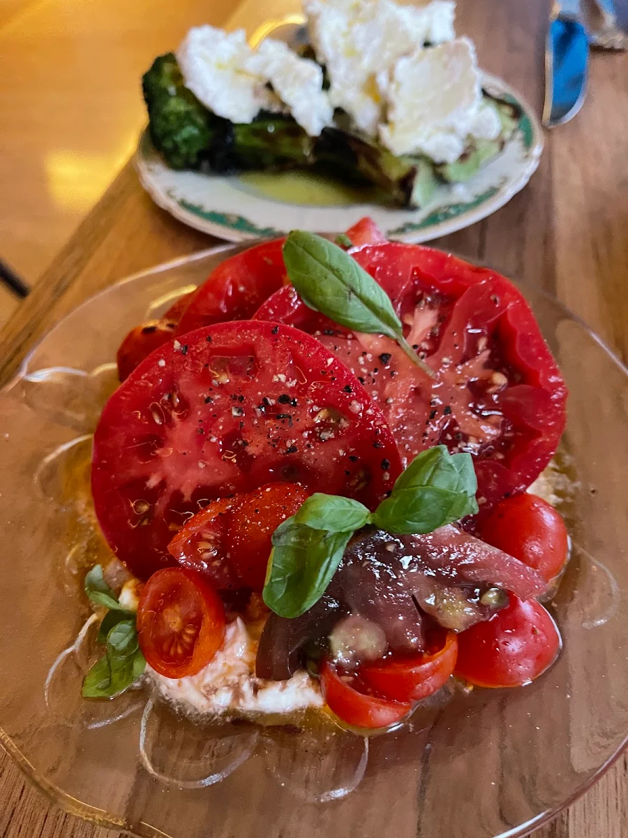 Highlights, La Perla Bar and Restaurant