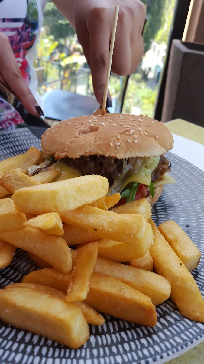 Angus Beef Cheeseburger