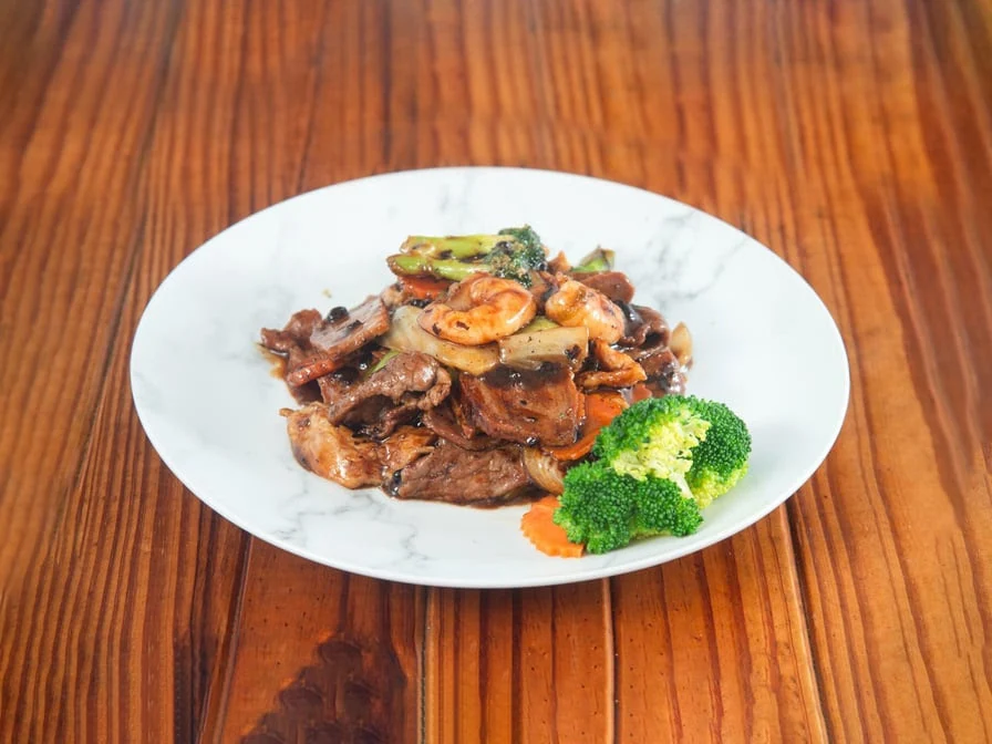 Highlights, Golden Lake Chinese Restaurant
