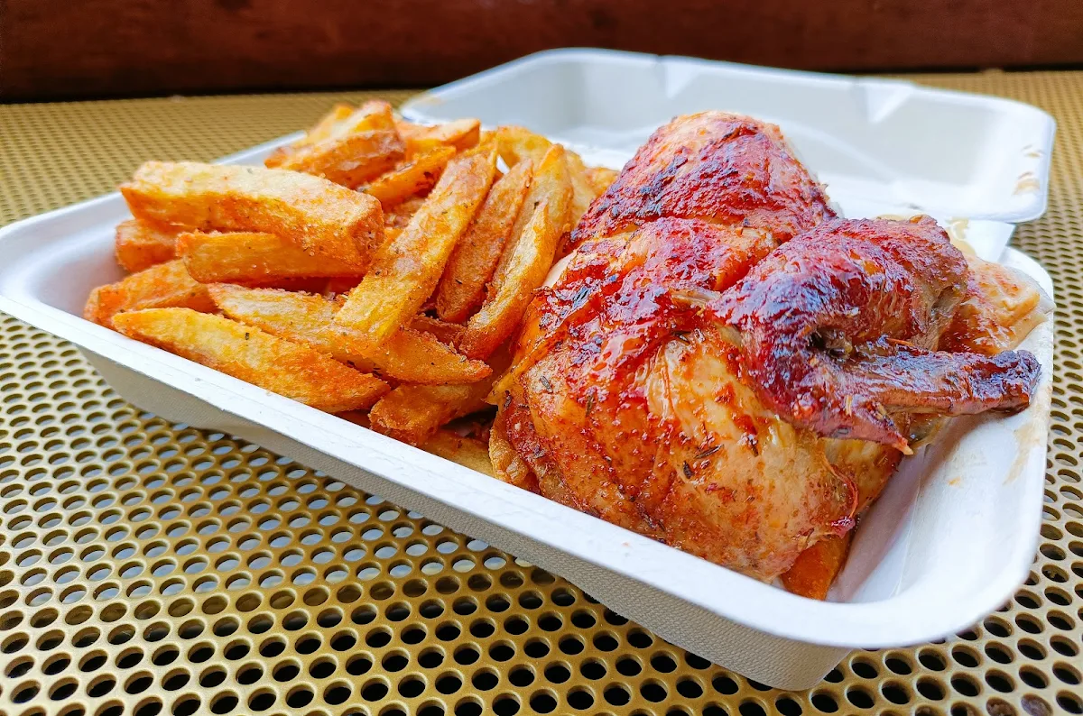 Quarter Chicken and Chips, Pollo rotisserie